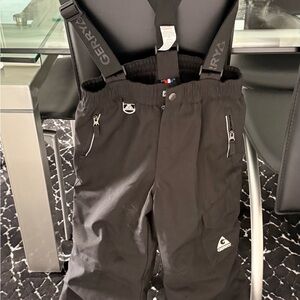 Boys black snow pants size 10-12. Adjustable straps. Pockets. Worn twice!